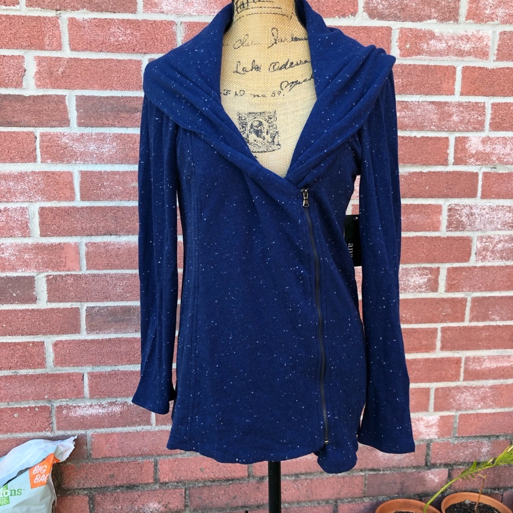 Zip up sweater with built in collar